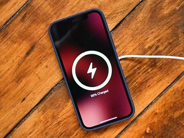 南城街道苹果手机维修分享iPhone 12可以随便充电吗 
